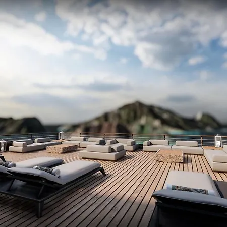 Limitless Yacht *