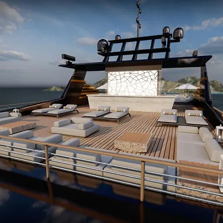 Limitless Yacht Botel